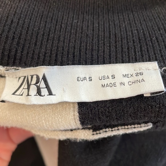 Zara Color Block Turtleneck Sweater - Picture 3 of 3